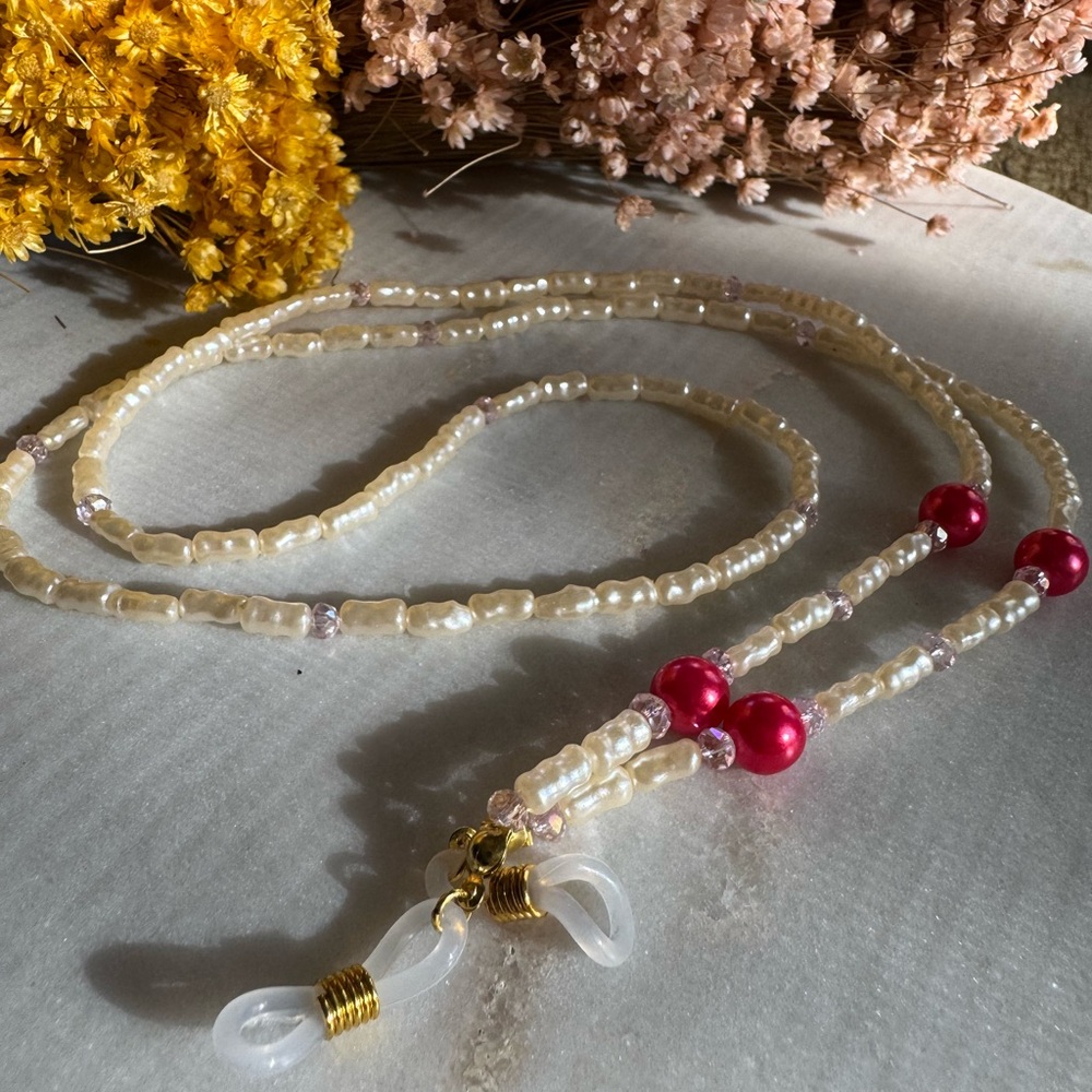NWT handmade Elegant Beaded Eyeglasses chain